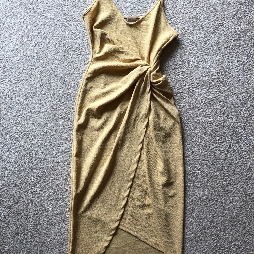 H&M Trend SLEEVELESS SCRUNCH STRETCH FITTED Wrap V Neck Yellow DRESS - Picture 3 of 12